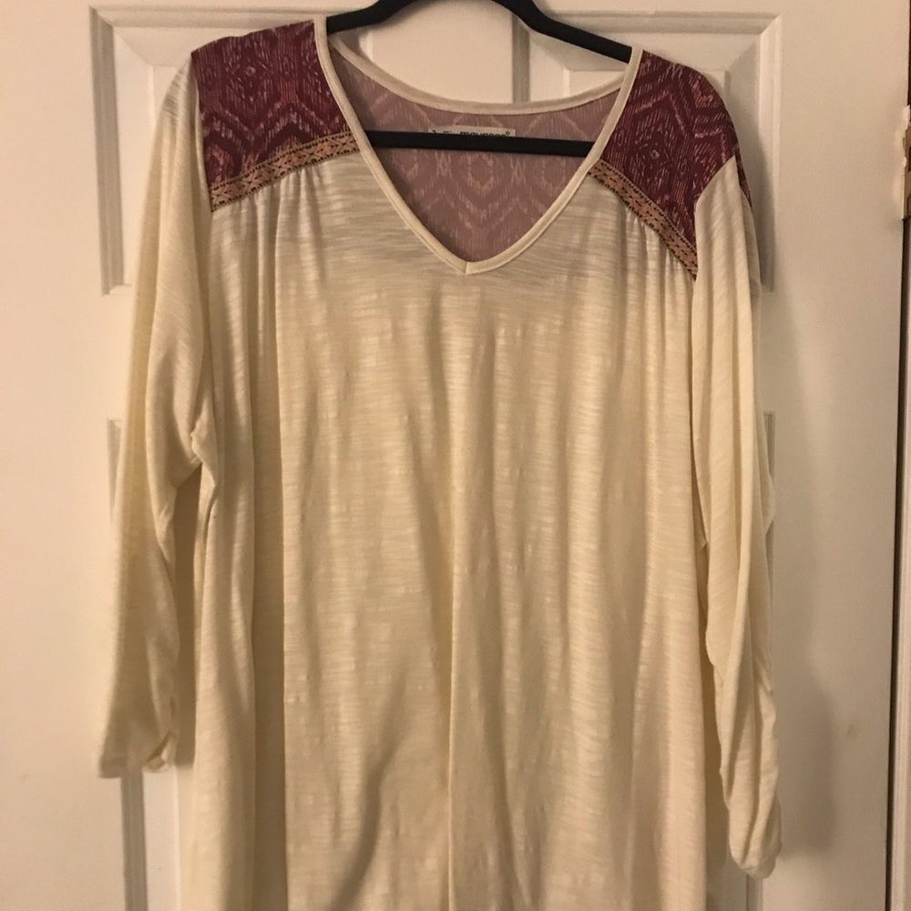 Three quarter sleeve top